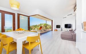 TV a/nebo společenská místnost v ubytování Stunning Home In Galilea