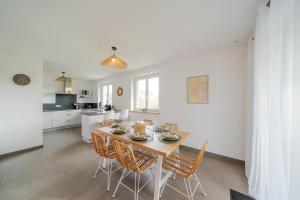 Kuchyň nebo kuchyňský kout v ubytování La Maison Paisible - Route des Vins