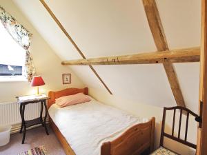 a bedroom with a bunk bed and a desk at The Granary - E3669 in Saxtead