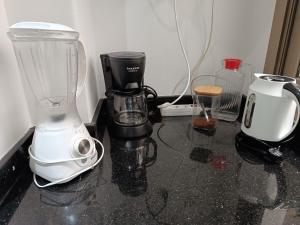 a coffee maker and a blender on a counter at Appartement de vacances BERALMAR CHEZ HOUDA in Asilah