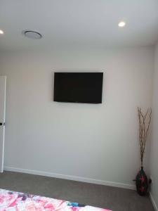 a white wall with a flat screen tv on it at Awesome accomodation-Aokautere in Aokautere