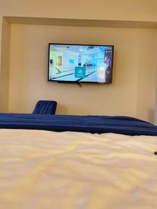 Μια τηλεόραση ή/και κέντρο ψυχαγωγίας στο Orbi City Hotel +5 φωτογραφίες