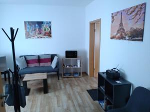 a living room with a couch and a tv at Jochen's Haus - Rooms - WiFi - TV in Siershahn