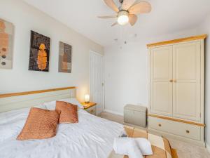 En eller flere senge i et værelse på Boohay - Bay Fort + 5 billeder