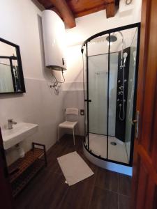 Koupelna v ubytování Erdőparty Vendégház + 23 fotografií