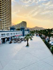 Nespecifikovaný výhled na hory nebo výhled na hory při pohledu z chaty