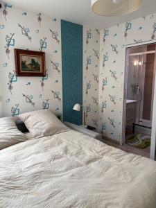 Postel nebo postele na pokoji v ubytování Chambre d'hôtes porte de la Vallée de Chevreuse