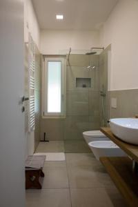a bathroom with a sink and a toilet and a shower at Il giardino di Magliano in Magliano in Toscana