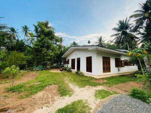 Gallery image of Green Pearl Villa in Midigama East +9 photos