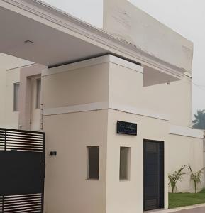 a white building with a sign on it at Sobrado 2 amplo e confortável em condomínio in Corumbá