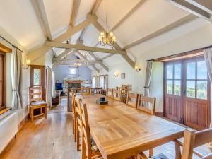 a large dining room with a long table and chairs at Atlantic House in Bideford