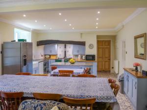 Köök või kööginurk majutusasutuses Hafod Grove - Ukc6955