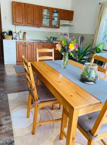 Kuchyň nebo kuchyňský kout v ubytování Krásný apartmán v bráně Lužických hor + 18 fotografií