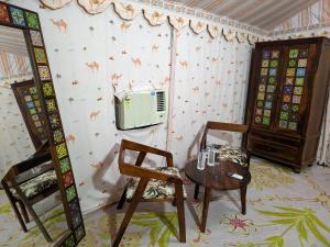 TV a/nebo společenská místnost v ubytování Royal rann Camp