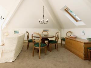 a dining room with a table and chairs at Wigwam in Salcombe