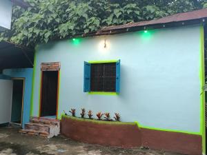 Το κτήριο όπου στεγάζεται  το οργανωμένο κάμπινγκ