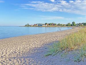 a sandy beach next to a body of water at Strandlogiet Ljugarn in Ljugarn +9 photos