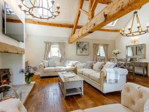 Χώρος καθιστικού στο Waterside Barn
