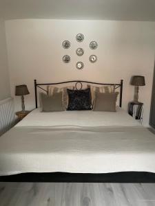 a bedroom with a bed with plates on the wall at Landhaus Johann in Mürzzuschlag +34 photos