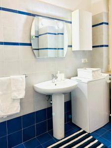 a bathroom with a sink and a toilet and a mirror at Appartamento Crema centro in Crema