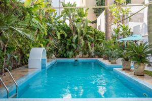 Piscina de la sau aproape de Le 5 ter