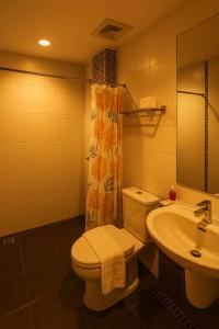 Ένα μπάνιο στο The Aura Patong