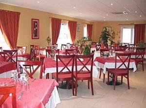 Fotografie z fotogalerie ubytování Hôtel Le Colombier v destinaci Saint-Pantaléon-de-Larche