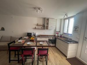 Nhà bếp/bếp nhỏ tại Casa Amadio - stile rustico comfort moderno +24 ảnh