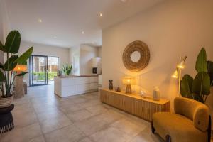 Posezení v ubytování Ayana Resort at Mambo Beach Area + 33 fotografií