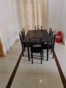 セレクンダにあるParadise Viewの黒いテーブルと椅子