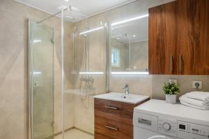 Et badeværelse på Jordeplegarden Apartments + 17 billeder