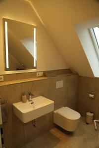 NortrupにあるFichteの洗面台とトイレ付きのバスルーム