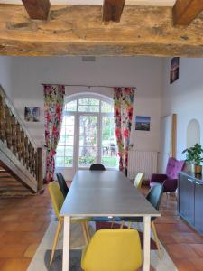 Posezení v ubytování Maison en pierre cosy