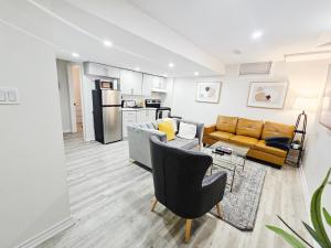 a living room with a couch and a table at Garden Ave Suite 3 Mins to Hwy 403 in Brantford