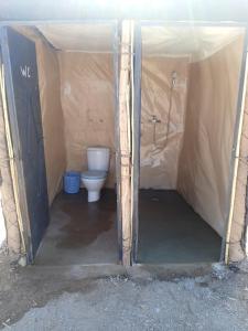 Ένα μπάνιο στο Camp sahara ayour