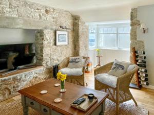 TV a/nebo společenská místnost v ubytování The Basket Loft