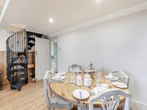 Φωτογραφία από το άλμπουμ του The School Room σε Dymock