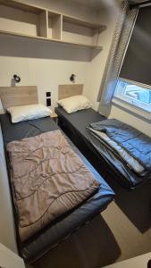 Ένα ή περισσότερα κρεβάτια σε δωμάτιο στο Mobil-Home, camping LES DUNES 5 étoiles, 6 personnes