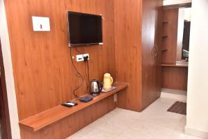 Μια τηλεόραση ή/και κέντρο ψυχαγωγίας στο Krishna Bilas +12 φωτογραφίες