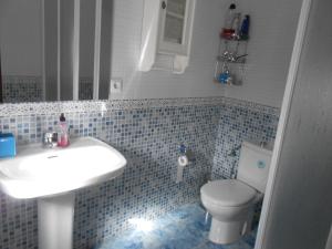 Koupelna v ubytování CASA PILAR + 30 fotografií