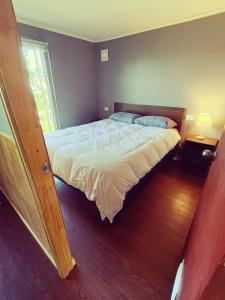 Ένα ή περισσότερα κρεβάτια σε δωμάτιο στο Tu Refugio Quellon