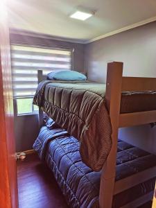 Ένα ή περισσότερα κρεβάτια σε δωμάτιο στο Tu Refugio Quellon