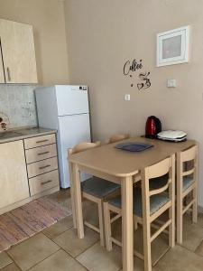 Η κουζίνα ή μικρή κουζίνα στο Feels like home +4 φωτογραφίες