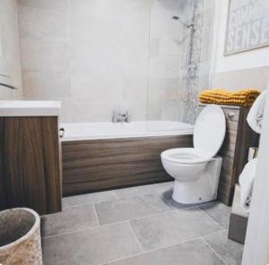 Gallery image of The Lacekeeper Stunning Apartment in Nottingham City Centre in Nottingham +13 photos