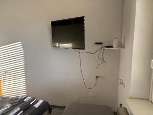 Μια τηλεόραση ή/και κέντρο ψυχαγωγίας στο Industrial studio 5