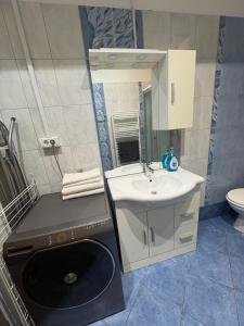 Ένα μπάνιο στο Industrial studio 5