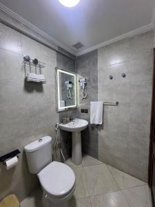 Koupelna v ubytování 2 bedroom - Cinema - Free Parking - Pool - Gym - Netflix