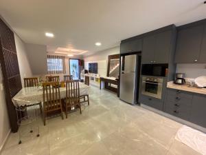 a kitchen with a table and a dining room at Casa Privativa Prox Expoville e Centro Com 2 Suítes in Joinville