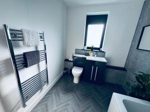 Vannituba majutusasutuses Sycamore Cottage - 2 Bedrooms - Sleeps 4 +45 fotot