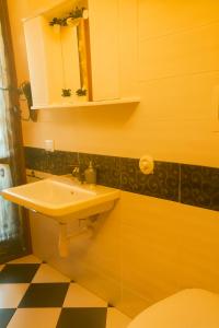 a bathroom with a sink and a mirror at Sa Domittedda in Sassari